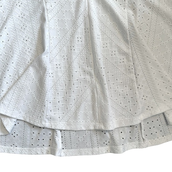 TORRID white stretch eyelet cap sleeve loose fit top size 00 (M/10) - Picture 4 of 5